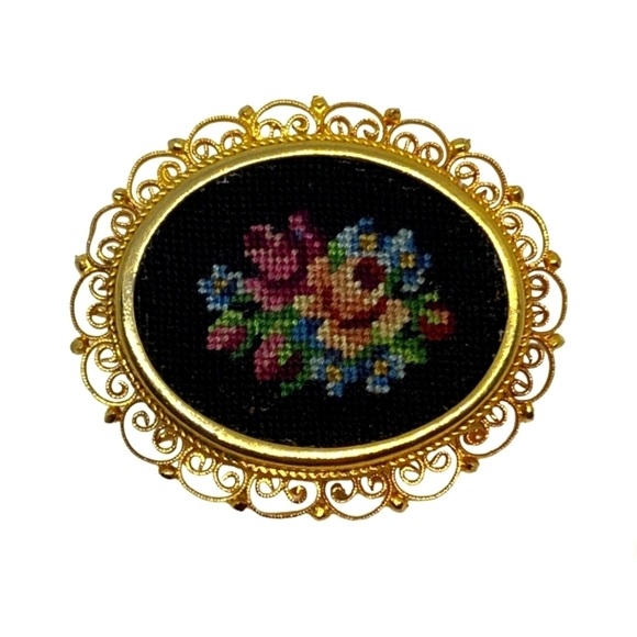 Antique Jewelry - Vtg Gold Tone  Needlepoint Rose Cross Stitch Brooch Pin Floral Embroidered